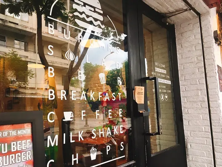 ホーチミンの人気バーガーショップ「RELISH & SONS （レリッシュ＆サンズ）」