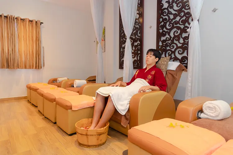 ハーブとミネラル塩のフットケア image