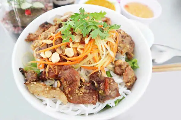 ベトナム語で注文してみよう！ホーチミンの人気ローカルフード完全ガイド