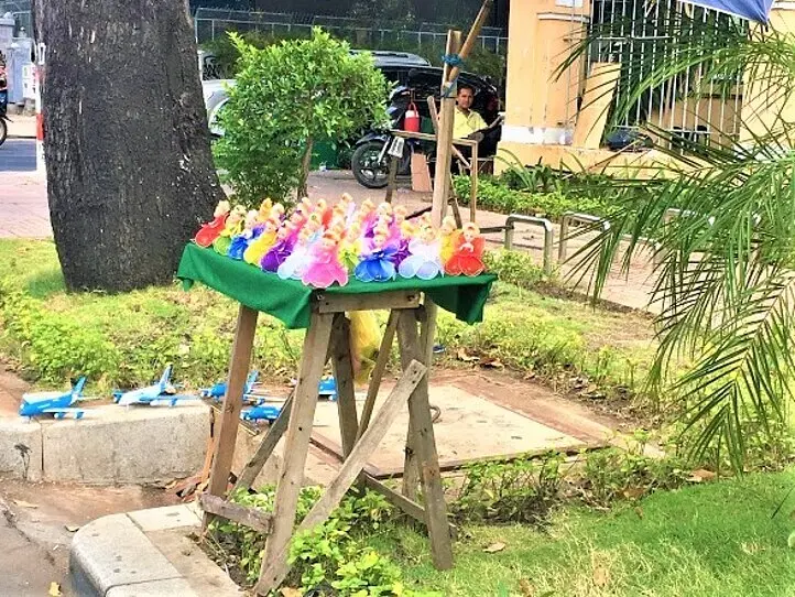 ホーチミンの路上ではあらゆるものが売られている