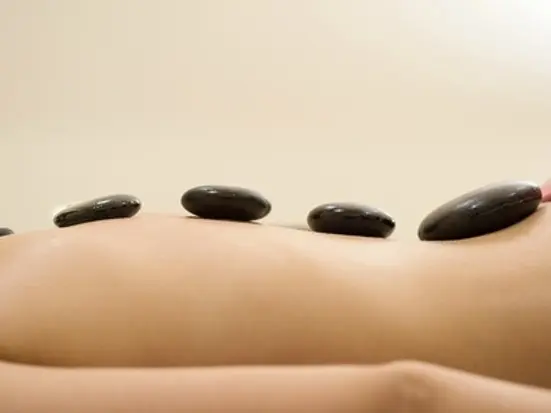 南国香る部屋で体験する一流マッサージ