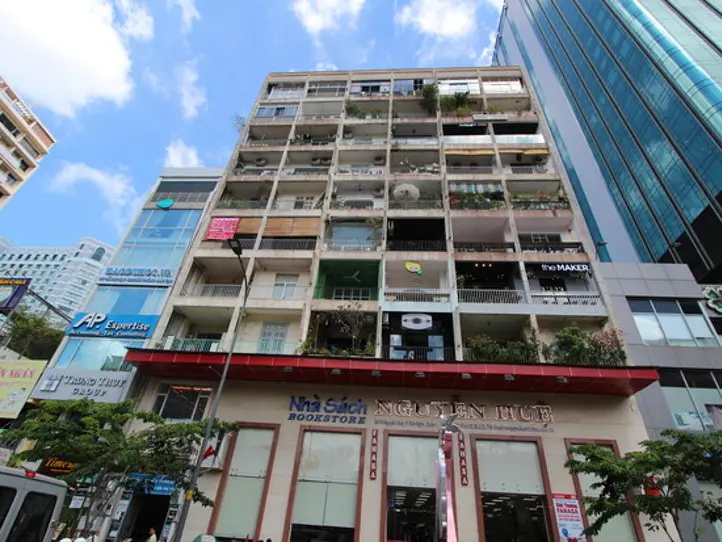 古いアパートメントを訪ねて、新しい発見を求めて