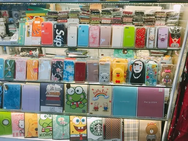 バラマキ土産ならココ！なんでも揃うお土産屋さん～Lucky Plaza