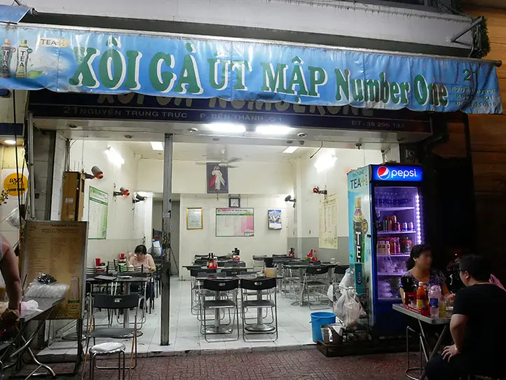 ベンタイン市場近くのローカルフード『Xoi Ga (ソイガー)』