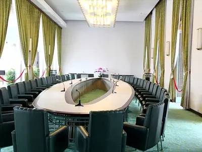 ベトナム最大の観光名所、「統一会堂」を歩く