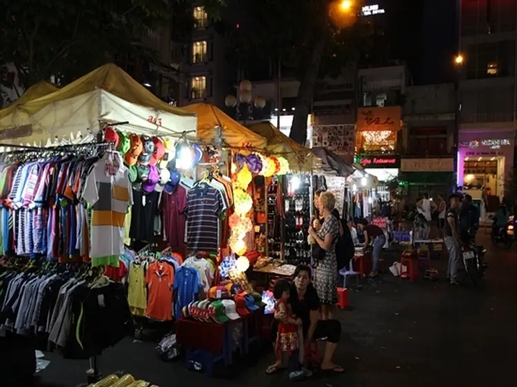 ベンタン市場周辺ナイトマーケット