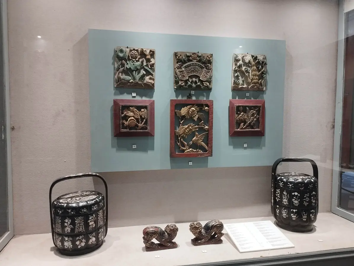 ベンタイン市場から２分歩いて芸術とローカルグルメに出会う