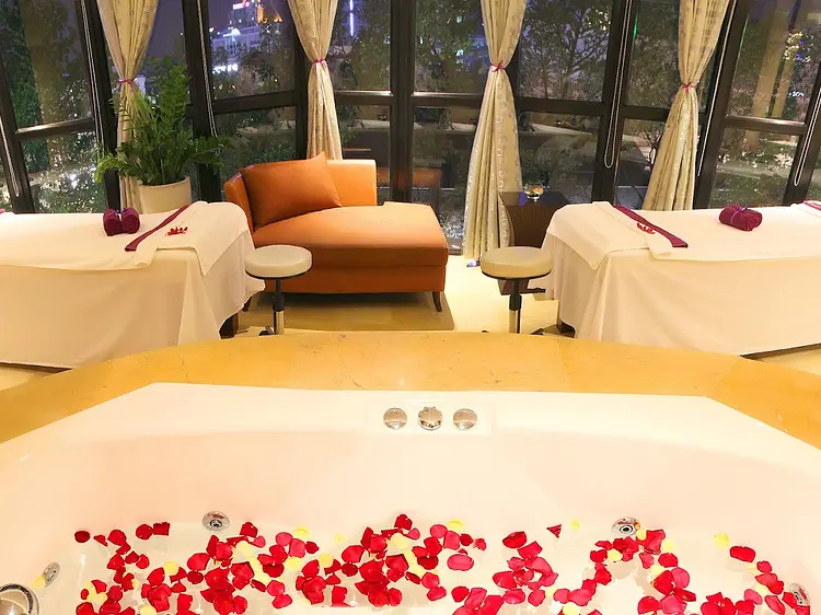 カラ サロン & スパ / カラベル サイゴン