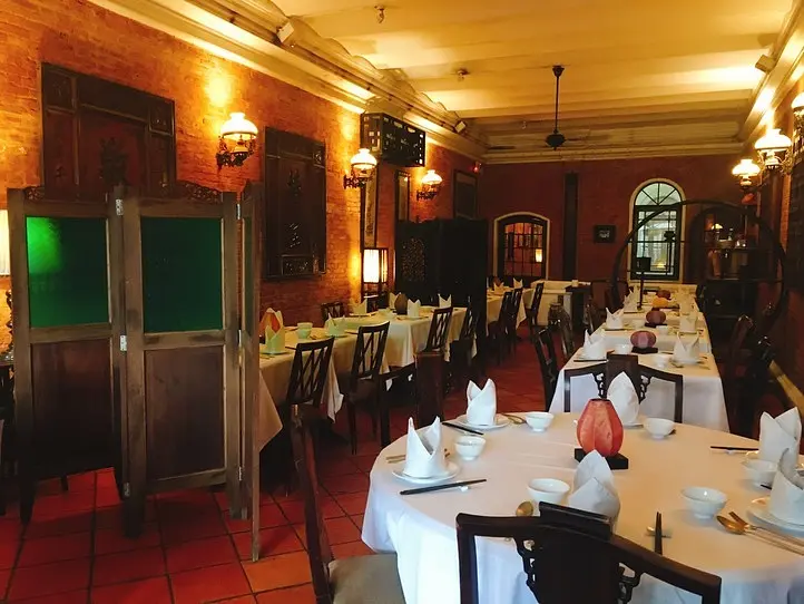 高級ベトナム料理レストラン「テンプル・クラブ」でディナーを