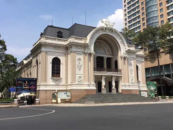 ホーチミン・コロニアル建築８選〜観光から老舗ホテルの見所もご紹介
