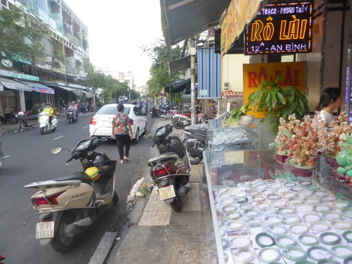 ホーチミンで翡翠を買う。在住者もあまりしらない５区の宝石街