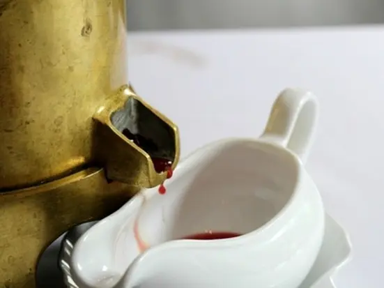 フランス人シェフが目の前で鴨を調理。