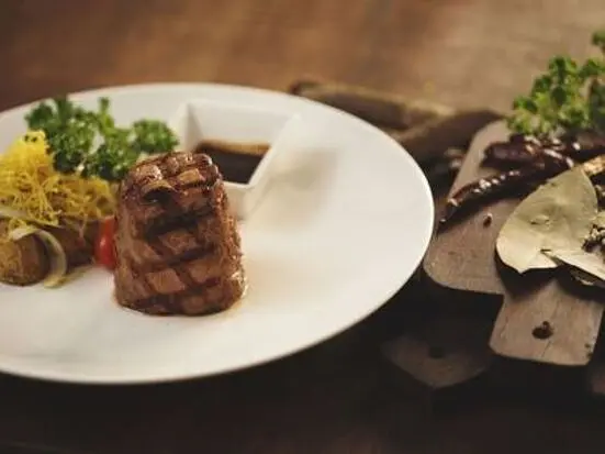 ディナーの王様、ビーフステーキを堪能！