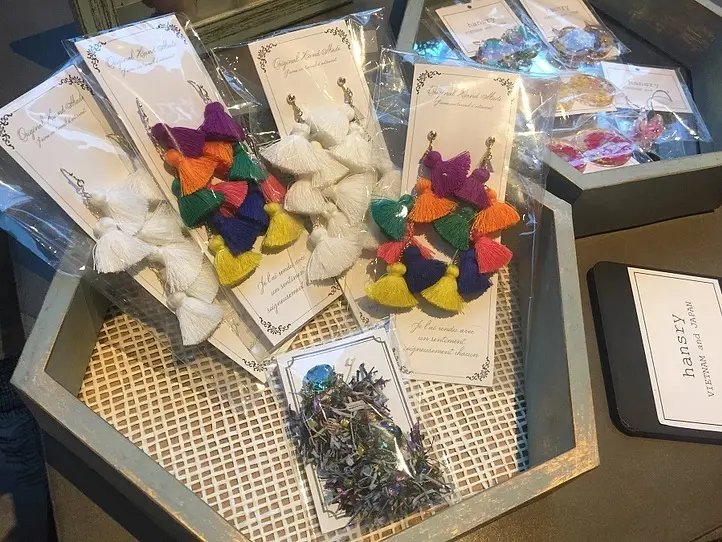 【2区】日本人デザイナーが手がけるカゴバッグ専門店〜Hansry Japan