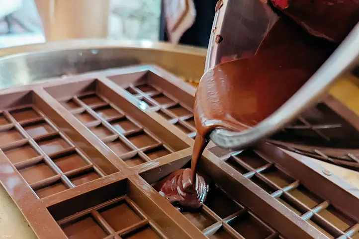 チョコレート・ワークショップ：あなたの手でカカオ豆を本格的な板チョコへと変える場所。