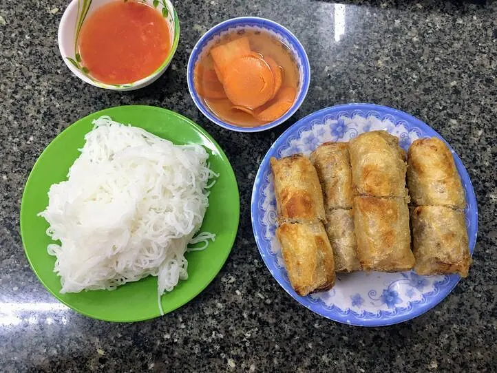 有名カニ料理専門店食べ比べ！～94 Thuy(94トゥイー)＆Quan 94(クアン94)～