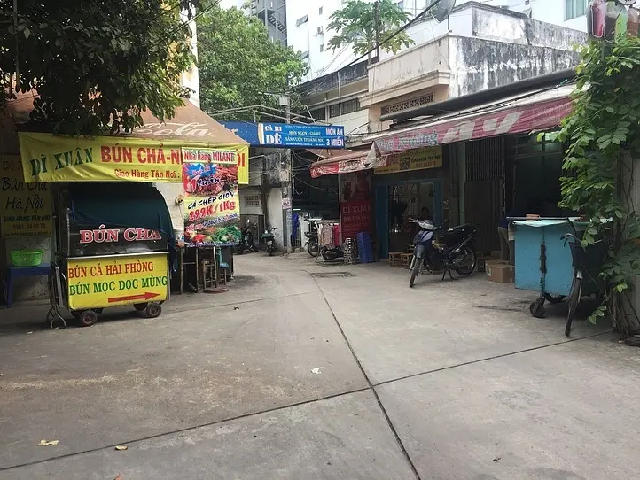 200円でおなか一杯に！人気ブンチャー店