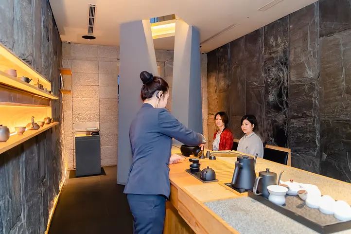 ホーチミンで“5万円の寿司” 板前はベトナム人、客席はアジアの富裕層——変わる「おまかせ」の意味