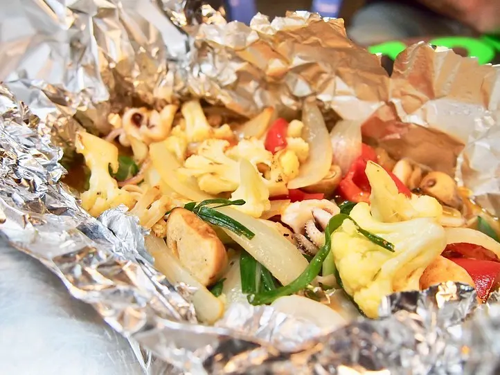 バイクで行く！ホーチミングルメツアー (4時間半)