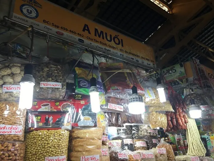 お土産のナッツを買うならここで！～タンディン市場「A MOUI」～