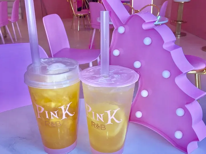 インスタ映えするピンク色のかわいいカフェ～R&B PINK