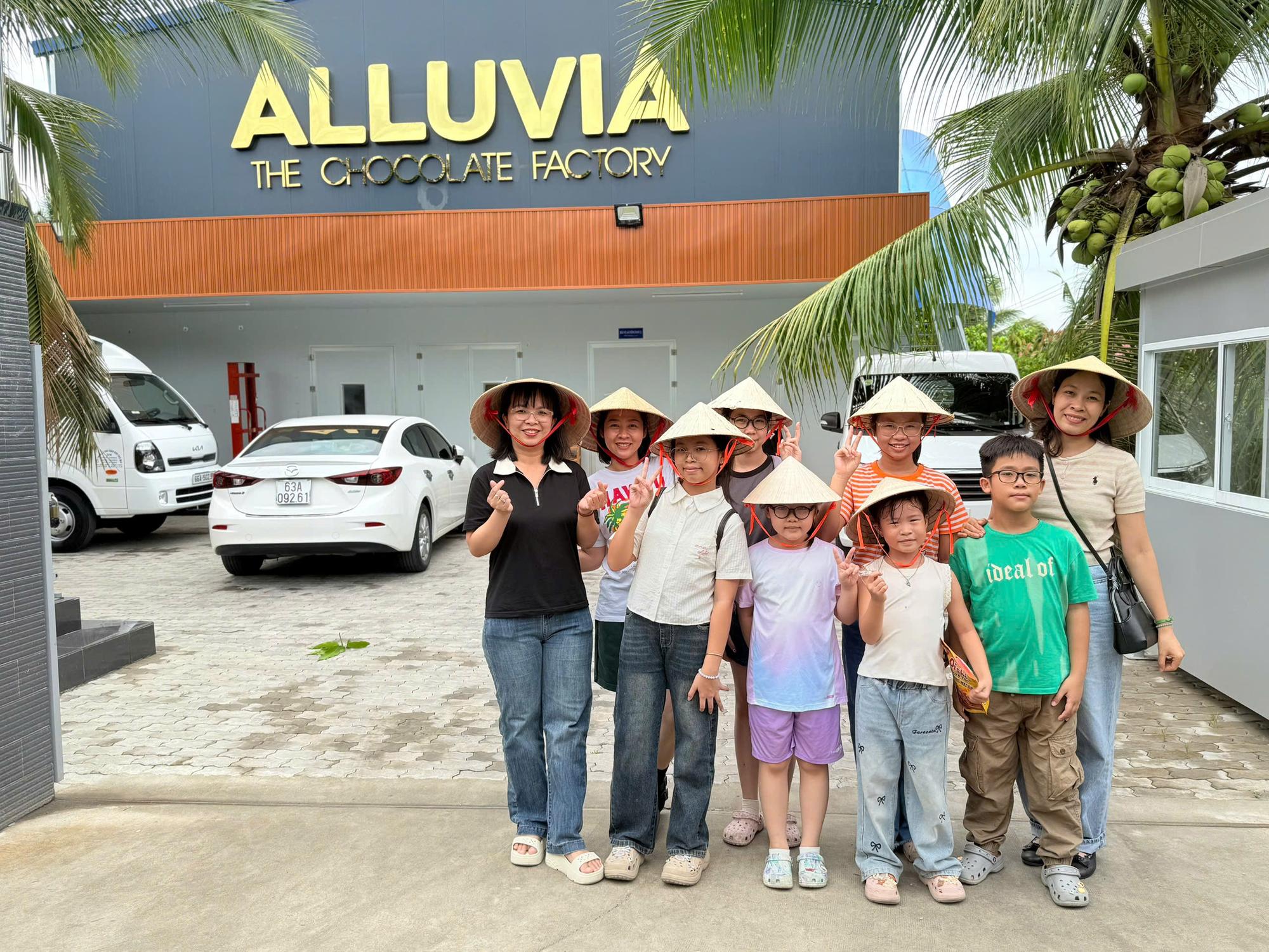 【貸切】メコン川クルーズ＆Alluviaカカオ農園体験｜生カカオ試食・メコン名物昼食付／日本語ガイド
