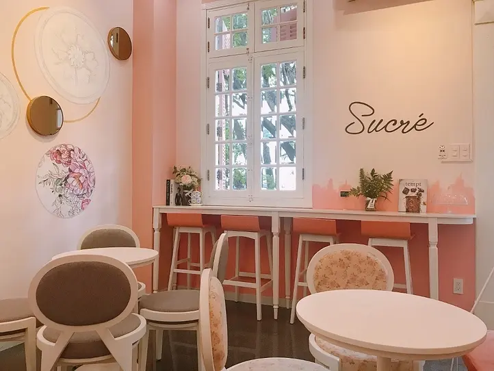 淡いピンクと甘い香りが女心をくすぐるカフェ~sucre patisserie cafe