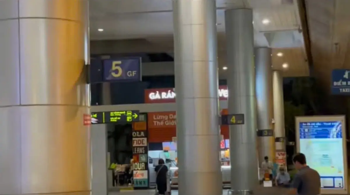 「2025年最新版」ベトナム旅行でみんな通る道！タンソンニャット空港でGrabの乗り方解説