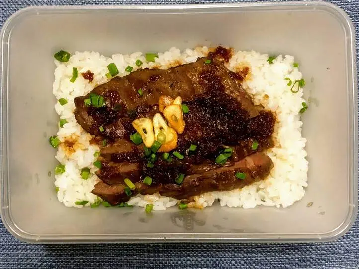 【ホーチミンデリバリー】お肉を食べて体力UP!拘りの絶品ステーキをデリバリーしよう！