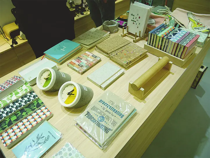 古いアパートの中には、こんなお店が！ 【雑貨店】