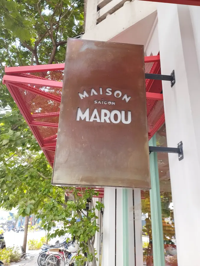 ベンタイン市場から２分歩いて芸術とローカルグルメに出会う