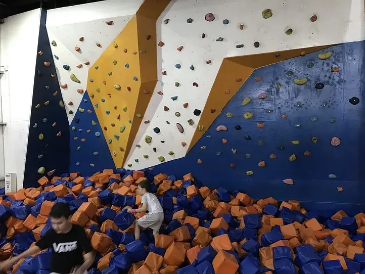 子供から大人まで楽しめる、室内遊び場！トランポリン施設〜JUMP ARENA（ジャンプアリーナ）〜