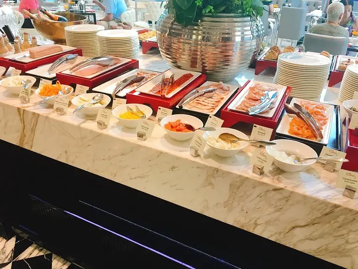 6つ星ホテル「ザ・レヴェリー・サイゴン」で朝食ビュッフェを