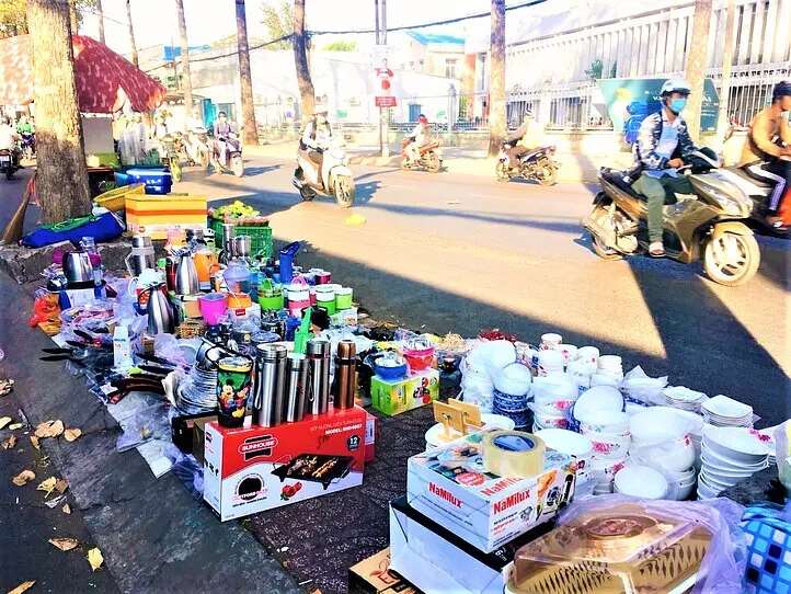 ホーチミンの路上ではあらゆるものが売られている