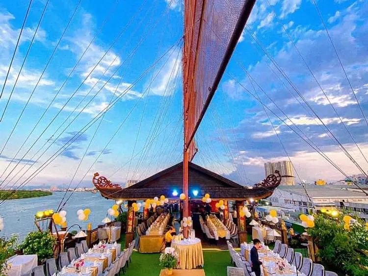 サイゴン川ディナークルーズ