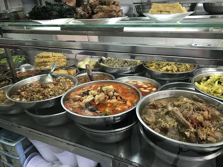 高島屋からすぐ！ベトナム式定食屋さんでベトナムランチに挑戦〜Com Ba Ca