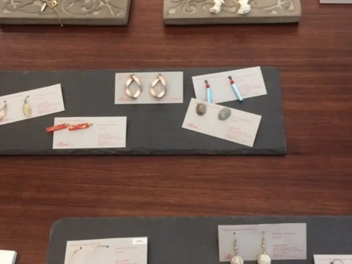 【ネイルサロン美沙那】ホーチミンで可愛いハンドメイドアクセサリーを