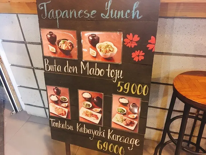 日本人経営の静かで落ち着けるカフェ「KAMAKURA」（カマクラ）