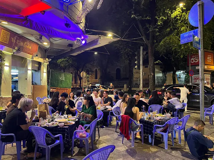 ベトナムの人たちは、なぜそんなに“座る”のが好きなのか？