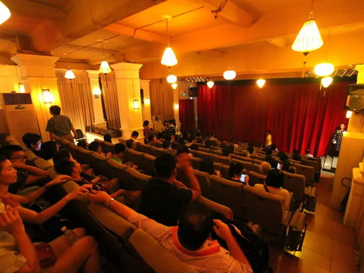 ホーチミンの夜、ナイトツアーの定番！水上人形劇＆ディナークルーズの２大スポットがセットに！