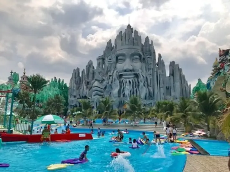 サイゴン・ブルー・トラベル