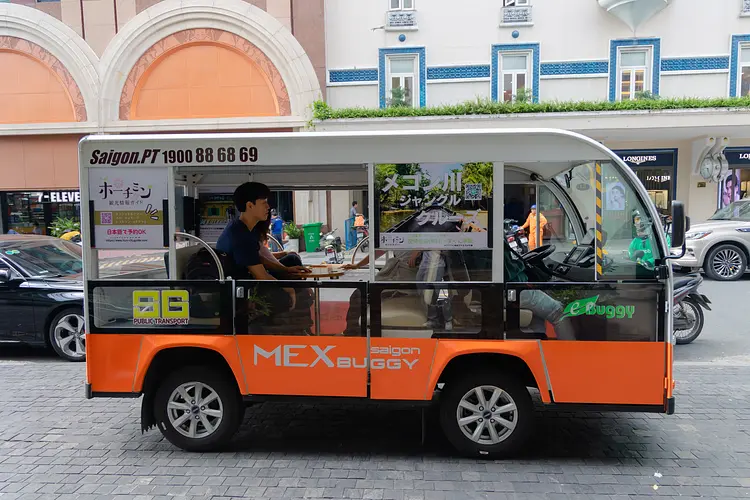 目線が近くて楽しさ倍増！エコな電動車で巡るホーチミンの旅！