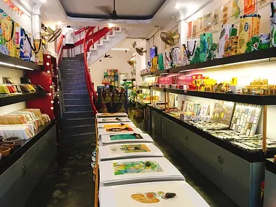 プロパガンダアートをお土産にしよう！　～「Saigon kitsch」（サイゴン・キッチュ）～