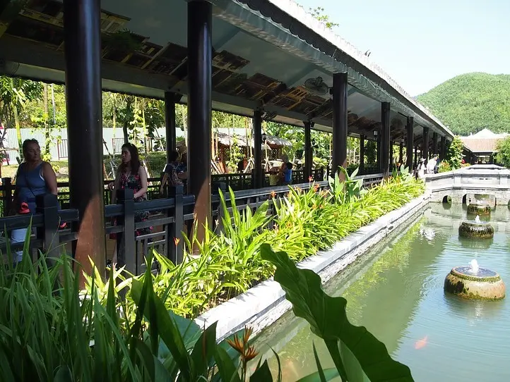 ホーチミンから1時間！ダナンの不思議なテーマパーク・バナヒルズを楽しもう