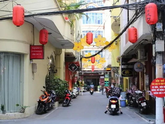 南国香る部屋で体験する一流マッサージ