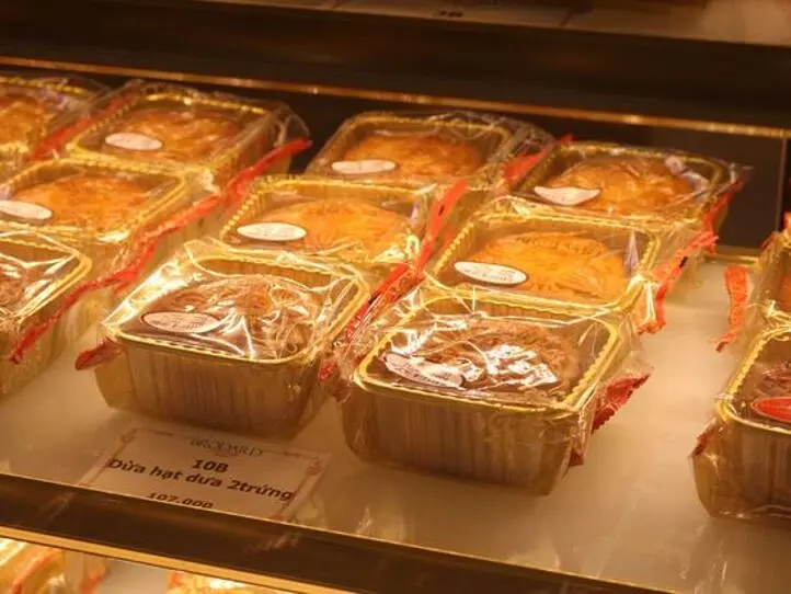 ベトナムの中秋節はみんなで月餅を