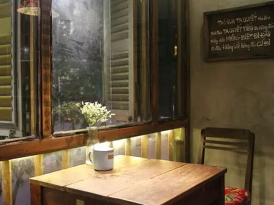 コーヒーに旅情緒を映す。観光の合間に