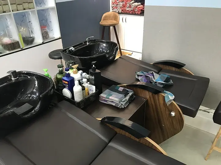 ベトナムのローカル美容室でヘアカラー体験～Han’s Beauty