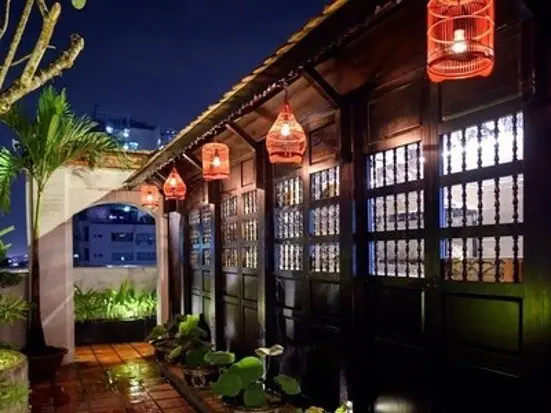 古都フエの空間を現代に再現。宮廷料理に舌鼓