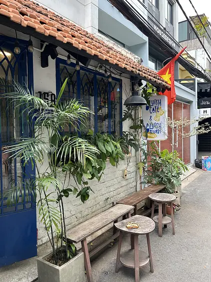 ブルーイッシュ・カフェ